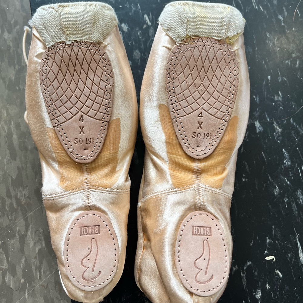 Bloch Cream Slippers with Classic Ballet Silhouette
